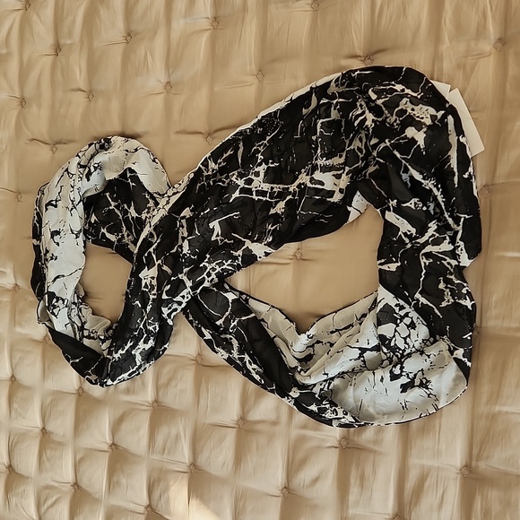 Calvin Klein Infinity Loop Scarf - Picture 5 of 6
